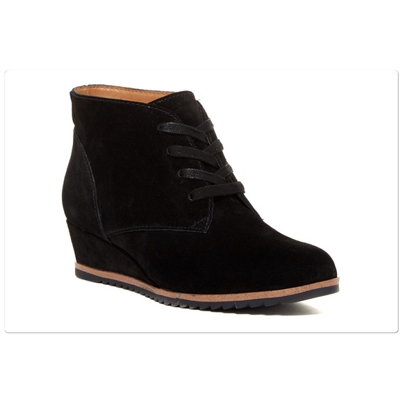 susina wedge booties